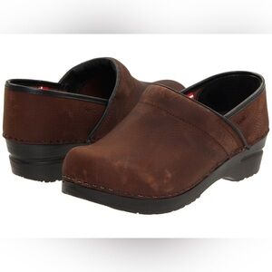Sanita Professional Oil Size 40 or women’s 9